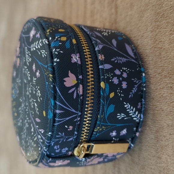 Loft Travel Jewelry Case - Picture 3 of 6